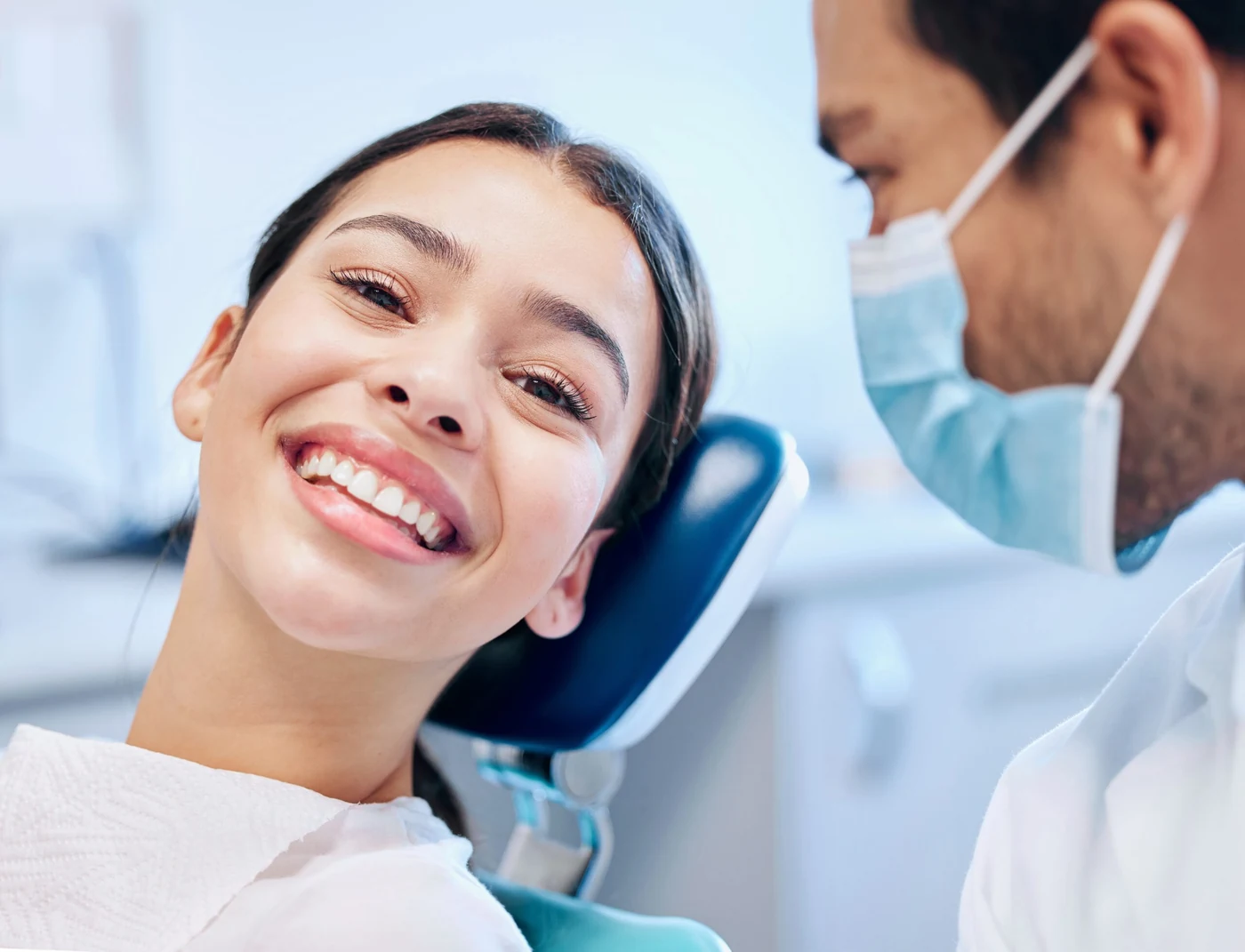 Your Dentist's Ultimate Guide: Choosing Between At-Home and Professional Whitening